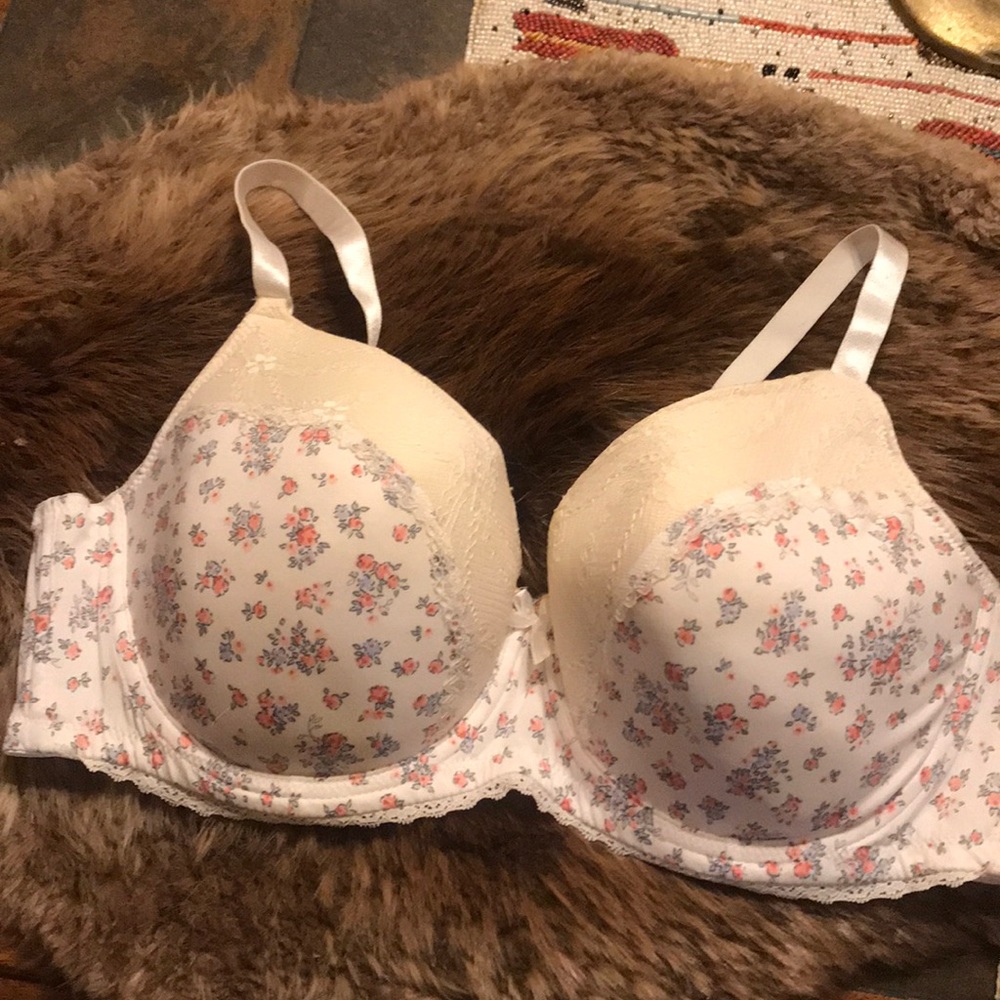 Laura Ashley size 42D bra